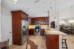 7716 GENEVA LANE, SARASOTA, FL 34243 - MLS#MFRA4655951