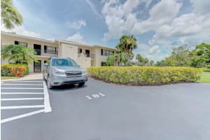 7110 FAIRWAY BEND LANE, SARASOTA, FL 34243 - MLS#MFRA4655954