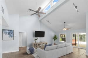 3915 MEADOW CREEK DRIVE, SARASOTA, FL 34233 Sold 08/15/25