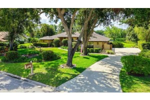 7426 WEEPING WILLOW BOULEVARD, SARASOTA, FL 34241 - MLS#MFRA4656257