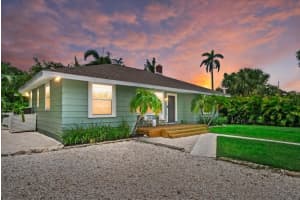 1051 Indian Beach Dr, SARASOTA