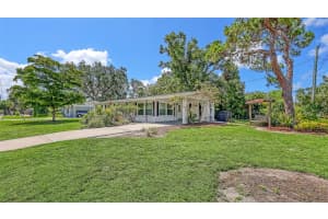 2462 HYDE PARK STREET, SARASOTA, FL 34239 - MLS#MFRA4656508