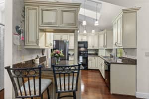 2559 WOOD OAK DRIVE, SARASOTA, FL 34232 - MLS#MFRA4656548