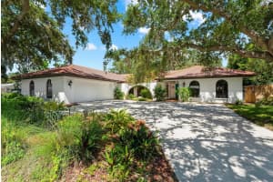 2504 Tanglewood Dr, SARASOTA