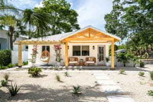 2189 HILLVIEW STREET, SARASOTA, FL 34239 - MLS#MFRA4656588