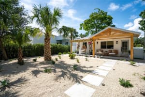 2189 HILLVIEW STREET, SARASOTA, FL 34239 - MLS#MFRA4656588