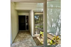 4689 OAK FOREST DRIVE, SARASOTA, FL 34231 - MLS#MFRA4656654