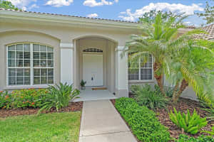 5619 OAK GROVE COURT, SARASOTA, FL 34233 - MLS#MFRA4656854