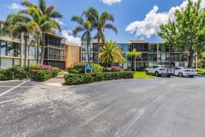 618 BIRD BAY DRIVE, VENICE, FL 34285 - MLS#MFRA4656901