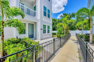 2513 BOONE COURT, SARASOTA, FL 34237 - MLS#MFRA4657018