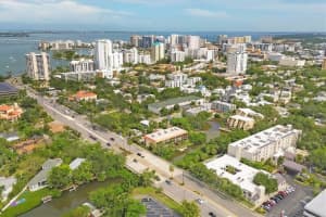 1650 Pine Tree Ln #105, SARASOTA