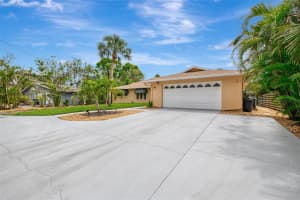 4946 COMMONWEALTH DRIVE, SARASOTA, FL 34242 - MLS#MFRA4657231
