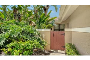5720 MONTE ROSSO ROAD, SARASOTA, FL 34243 - MLS#MFRA4657424