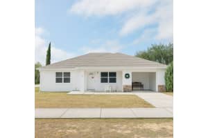 860 S Grove St, EUSTIS