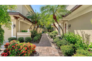 6422 MOORINGS POINT CIRCLE, LAKEWOOD RANCH, FL 34202 - MLS#MFRA4657638