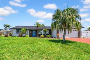 8001 13TH AVENUE, ST PETERSBURG, FL 33707 - MLS#MFRA4657686