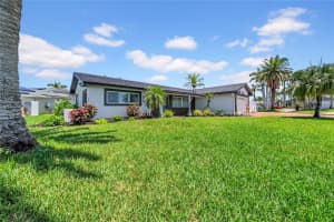 8001 13TH AVENUE, ST PETERSBURG, FL 33707 - MLS#MFRA4657686