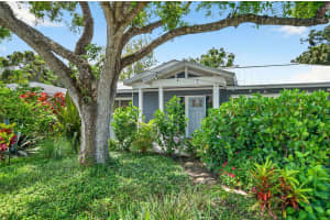 2460 HILLVIEW STREET, SARASOTA, FL 34239 Sold 08/19/25