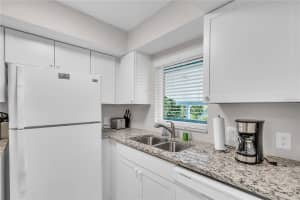 1670 LAUREL STREET, SARASOTA, FL 34236 - MLS#MFRA4657781