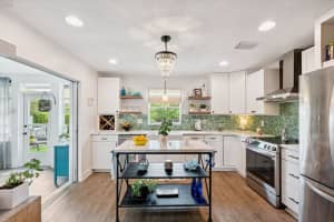 2405 CARDWELL WAY, SARASOTA, FL 34231 Sold 10/01/25