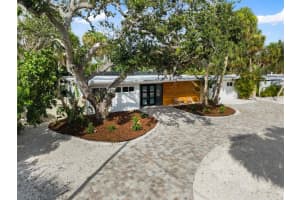 4879 Commonwealth Dr, SARASOTA