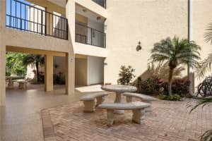 618 BIRD BAY DRIVE, VENICE, FL 34285 - MLS#MFRA4657958