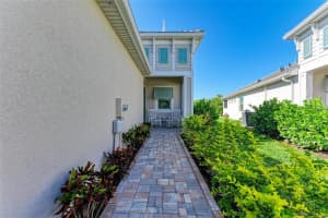 10732 KLEE AVENUE, BRADENTON, FL 34212 - MLS#MFRA4658063
