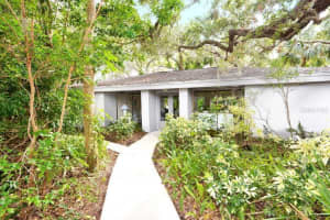 1036 W Peppertree Ln #113b, SARASOTA