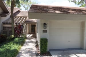 3376 SANDLEHEATH #9, SARASOTA, FL 34235 Sold 10/02/25