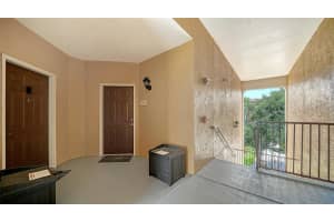 8397 38TH STREET CIRCLE, SARASOTA, FL 34243 - MLS#MFRA4658372