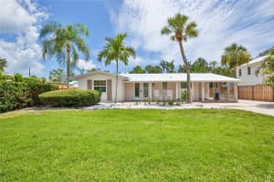 211 ISLAND CIRCLE, SARASOTA, FL 34242 - MLS#MFRA4658382