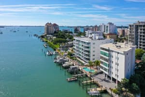 660 Golden Gate Pt #32, SARASOTA