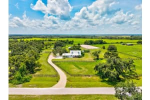5710 VANDERIPE RD, SARASOTA, FL 34241 - MLS#MFRA4658570