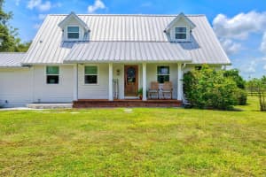 5710 VANDERIPE RD, SARASOTA, FL 34241 - MLS#MFRA4658570