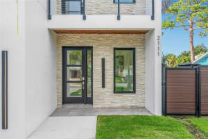 2111 HAWTHORNE STREET, SARASOTA, FL 34239 - MLS#MFRA4658635