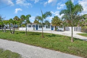 201 75TH STREET, HOLMES BEACH, FL 34217 Sold 09/02/25