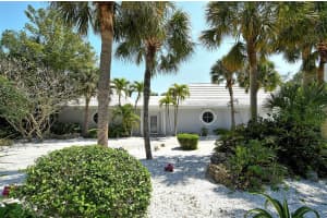 2800 CASEY KEY ROAD, NOKOMIS, FL 34275 - MLS#MFRA4658663