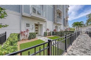 516 LAUREL PARK DRIVE, SARASOTA, FL 34236 - MLS#MFRA4658672