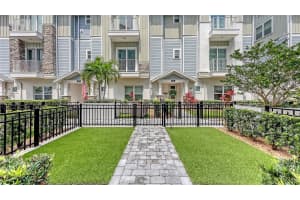 516 LAUREL PARK DRIVE, SARASOTA, FL 34236 - MLS#MFRA4658672
