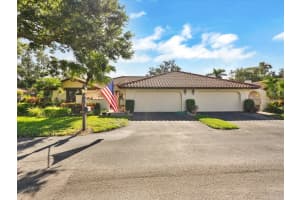 7261 GOLF POINTE WAY WAY, SARASOTA, FL 34243 - MLS#MFRA4658751