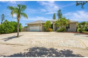 8223 Constance Dr, SARASOTA
