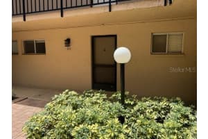 2763 Woodgate Ln #111, SARASOTA