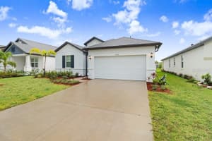 8076 Tea Olive Ter, PALMETTO
