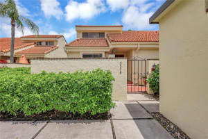 5310 Huntingwood Ct #40, SARASOTA