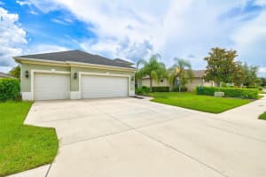 12046 FOREST PARK CIRCLE, BRADENTON, FL 34211 - MLS#MFRA4659247