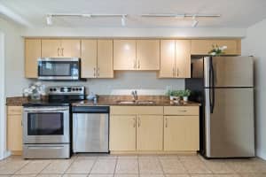 960 HIGHLAND STREET, SARASOTA, FL 34234 - MLS#MFRA4659363