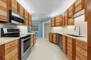 2505 CROTON AVENUE, SARASOTA, FL 34239 - MLS#MFRA4659395