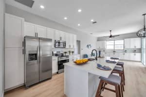 3720 72ND AVENUE CIRCLE, SARASOTA, FL 34243 Sold 08/28/25
