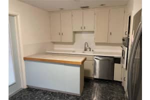 2415 PELICAN DRIVE, SARASOTA, FL 34237 - MLS#MFRA4659633
