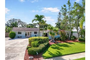1017 Estremadura Dr, BRADENTON